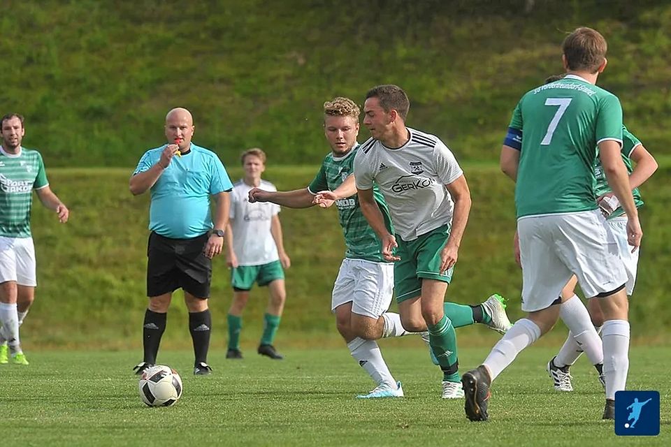 Zuletzt bildete der FC Vorderfreundorf (grüne Trikots) eine Spielgemeinschaft mit Nachbarverein Grainet.