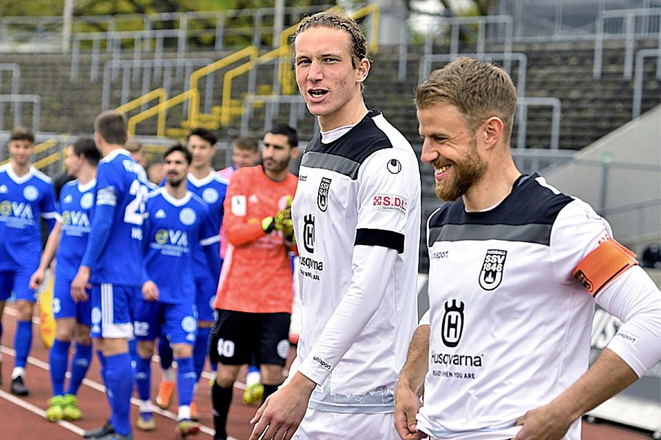 Das Ulmer Trikot hat Vinko Sapina (links mit Kapitän Johannes Reichert) immer mit Stolz getragen. Am Ende der Saison tauscht er es mit dem Dress des SC Verl.