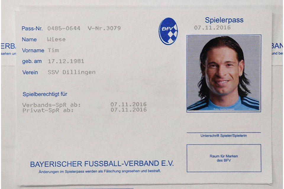 Diesen Spielerpass veröffentlichte der Bayerische Fußball-Verband auf seiner Homepage. Doch das Spielrecht für den Ex-Nationalkeeper wurde zu früh erteilt.    Quelle: www.bfv.de