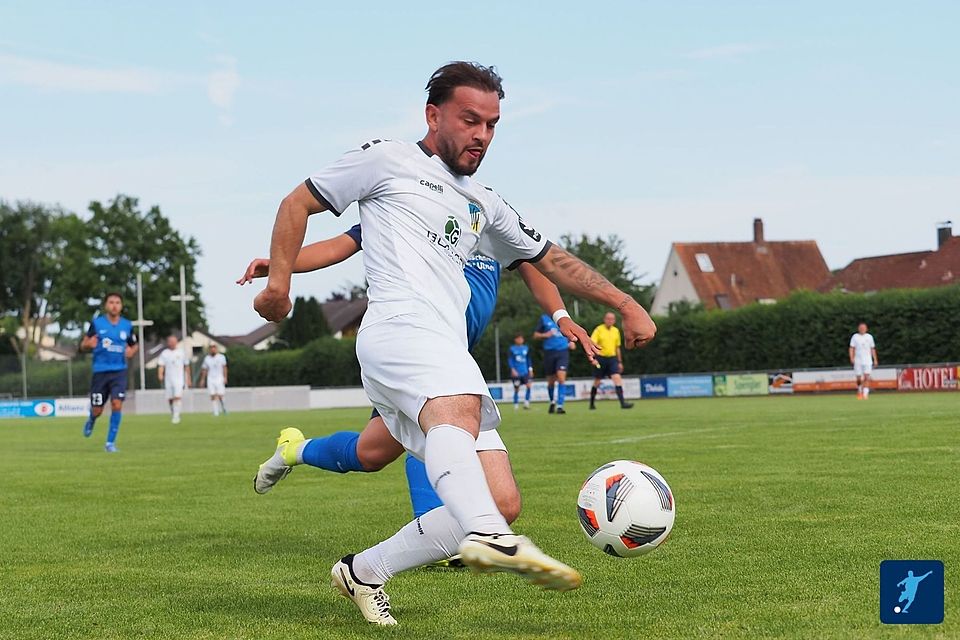 Schnürte beim 3:3-Auswärtsremis im Derby beim FC Lauingen einen Triplepack für seine SSV: Dillingens Torjäger Adonis Isufi