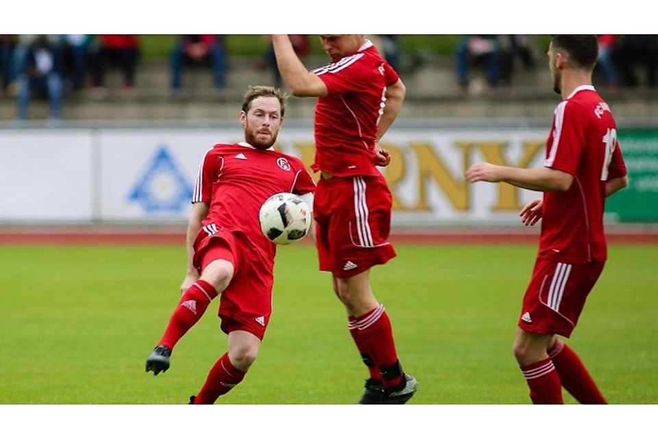 Der FC Wangen (von links Simon Wetzel, Alexandros Nikolaidis und Okan Housein) holte einen wichtigen Auswärtsdreier in der Fußball-Verbandsliga. Josef Kopf