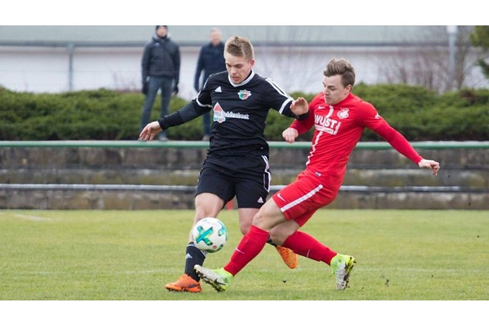 Philipp Neugebauer (in schwarz) spielt nun für den SV Fortuna Magdeburg.                   F: Schaap