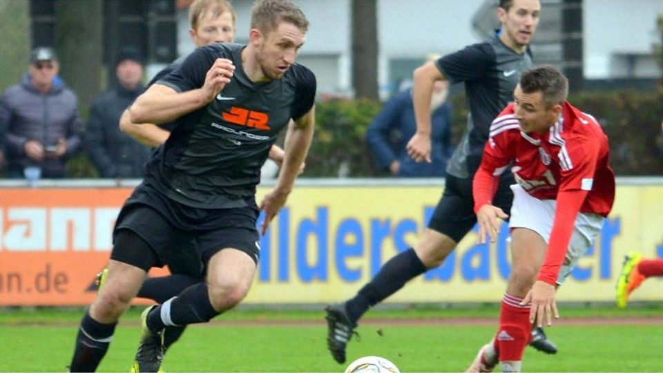 Simon Meindl (am Ball) wird sich zukünftig wieder auf seine Rolle als Spieler fokussieren F: Meier