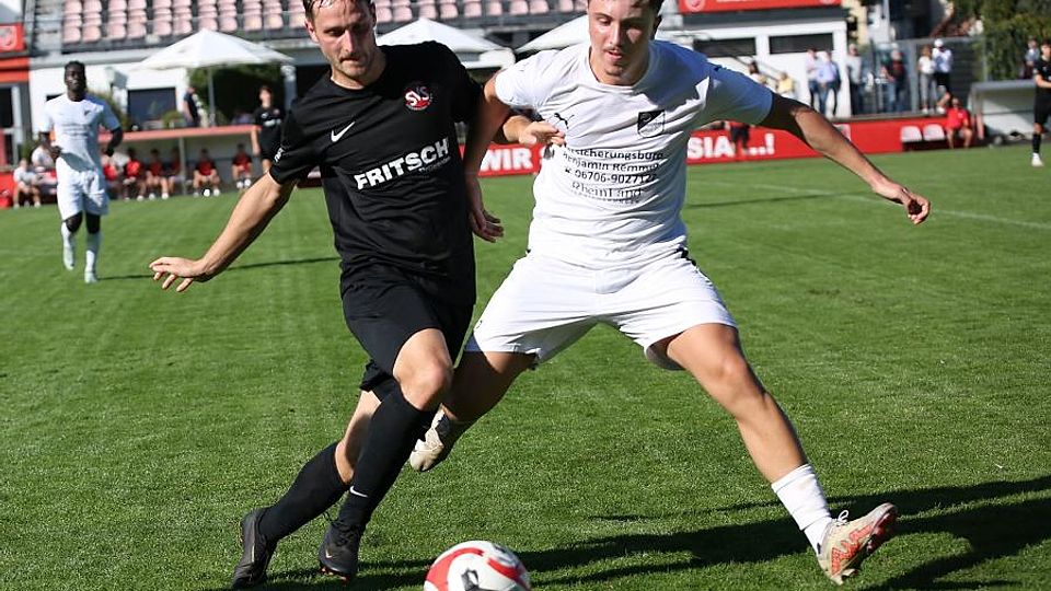 Der Binger Malik Schäfer (rechts) stellt Steinwendens Elias Schulze, ging mit seinem Team aber leer aus.