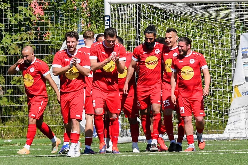 Der Türkische SV Düren braucht zum Aufstieg nur noch einen Sieg aus zwei Spielen. Der Türkische SV Düren braucht zum Aufstieg nur noch einen Sieg aus zwei Spielen.