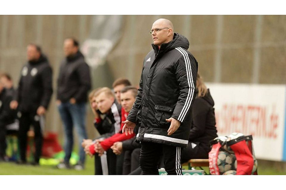 Erwartet wieder besseren Fußball von seinem Team: Morbachs Trainer Thorsten Haubst. Foto: Sebastin J. Schwarz