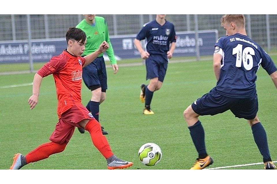 Fatjon Ademaj (l.) aus Paderborns U16 erzielte zwei Treffer.
