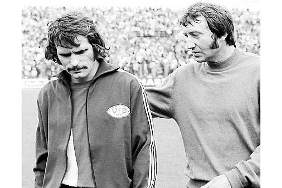 Helmut Mrosla (großes Bild, rechts, in der Saison 1973/74 als VfB-Trainer mit Spieler Hubert Adelt) prägte über Jahrzehnte den Oldenburger Fußball. An diesem Freitag wird der in Wiefelstede lebende Mrosla (kleines Bild) 80 Jahre alt. Imago/Archiv