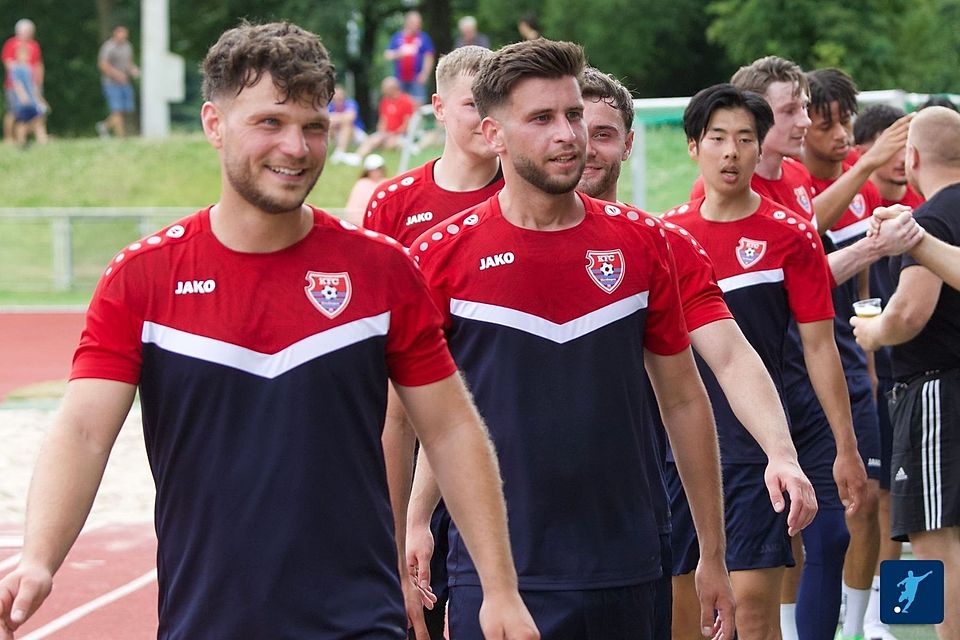 Ole Päffgen (l.) führte den KFC Uerdingen als Kapitän an. Ole Päffgen (l.) führte den KFC Uerdingen als Kapitän an.