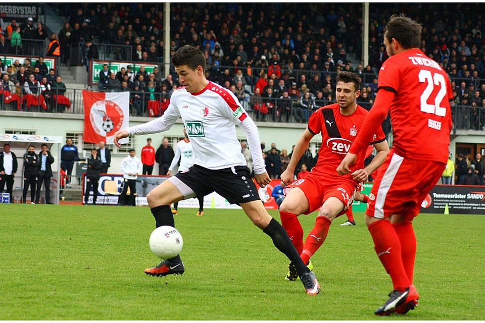 Christian Skoda im Spitzenspiel gegen den FSV Zwickau. Christian Skoda im Spitzenspiel gegen den FSV Zwickau.