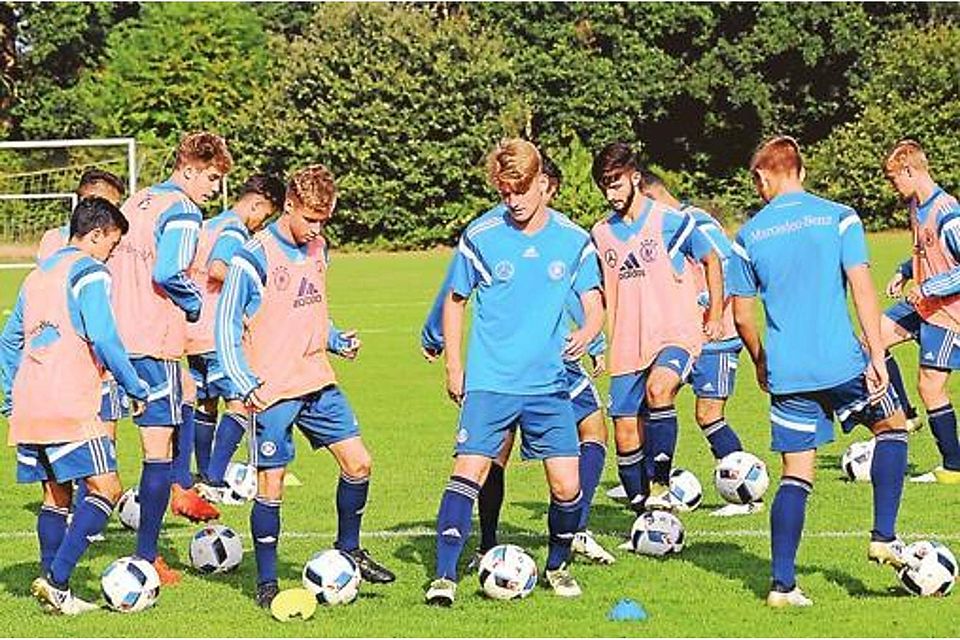 Talente am Ball: Die U-16-Fußballnationalmannschaft trainiert derzeit  in Wildeshausen. Michael Hiller