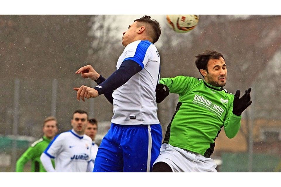 Rüchan Pehlivan (rechts) erzielte  den zweiten Treffer für den SV Bonlanden, der die Tabelle nun mit fünf Punkten Vorsprung anführt. Foto: Yavuz Dural