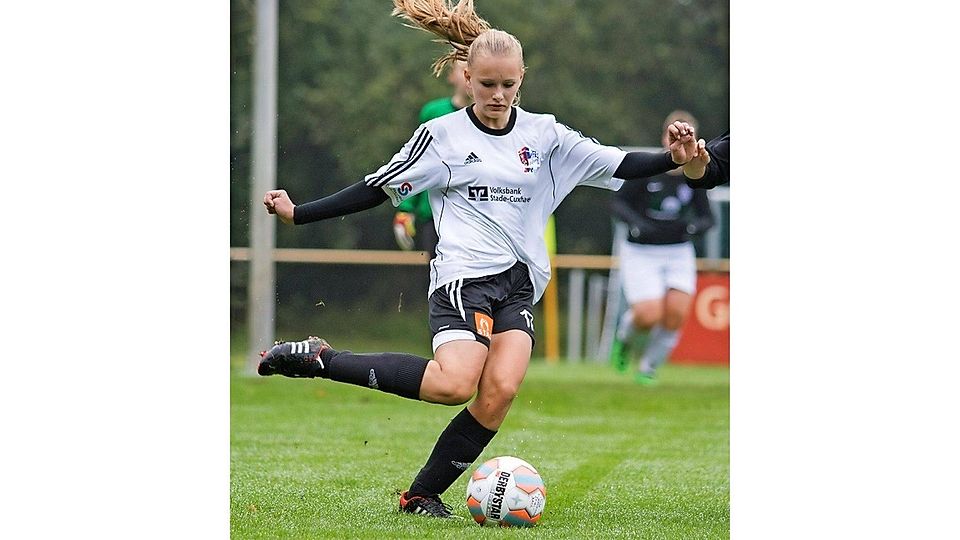 Trotz ihres Treffers verloren die Stader B-Mädchen um Nele Buck (Foto) gegen Hildesheim. Foto Jörg Struwe