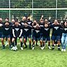 Sowohl die erste Mannschaft, als auch die zweite Mannschaft des S.K.C. Munzur feiert den Aufstieg.