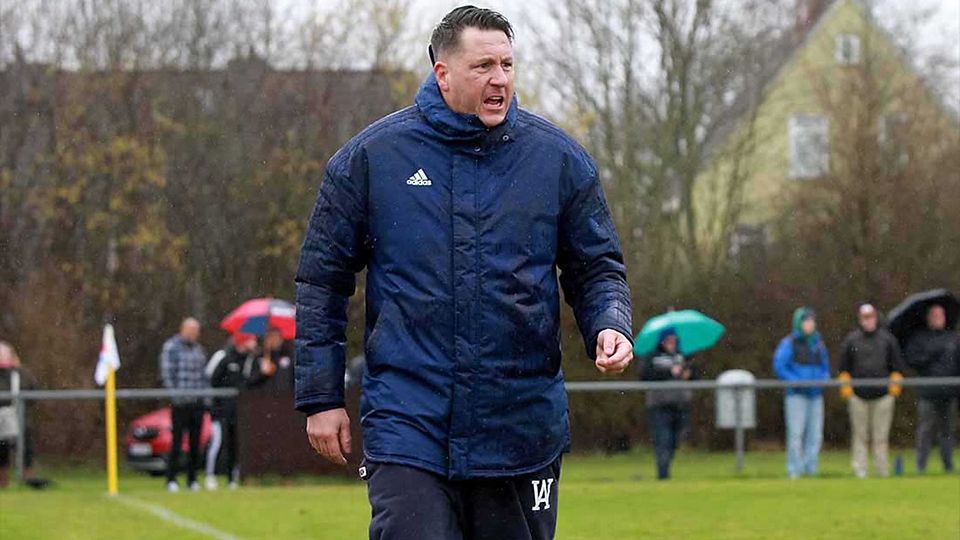 Coach Chris Foley (SpVg Eidertal Molfsee II) freute sich darüber, dass seine Mannschaft nach der Pause ihr wahres Potenzial entfaltete.