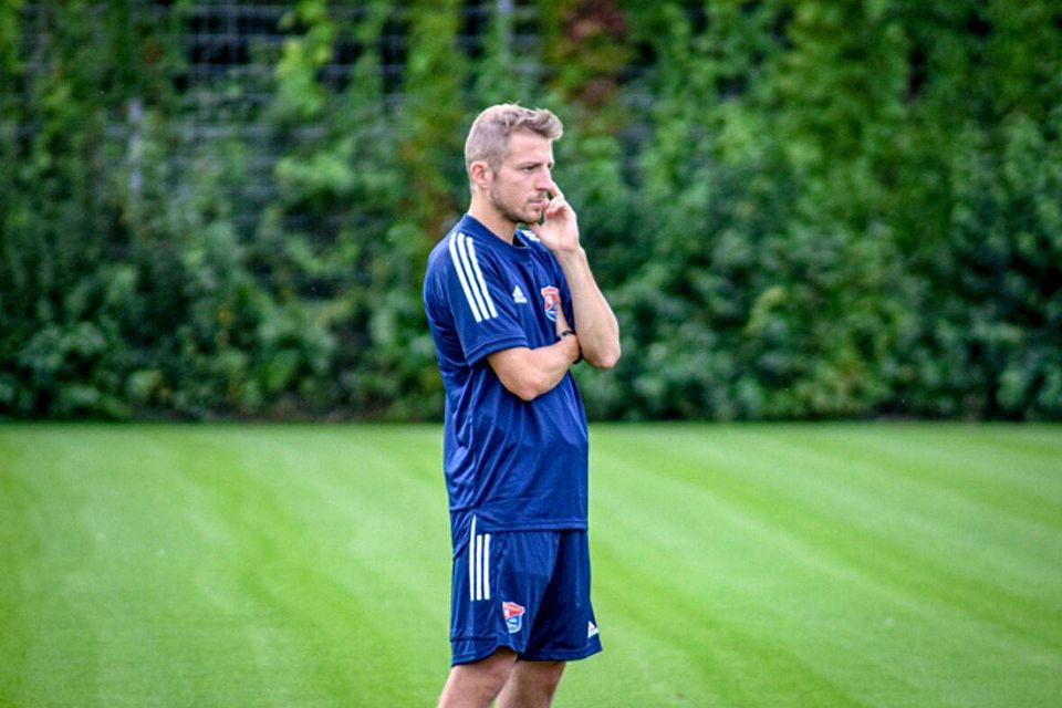 Mit der Performance seines Teams beim Kantersieg gegen Illertissen zufrieden: U19-Coach Sebastian Friedl.