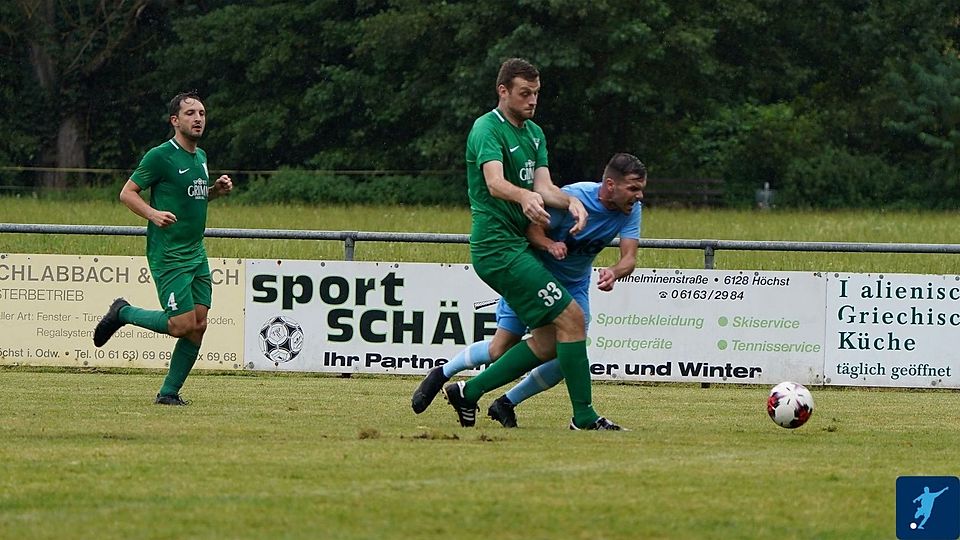 Mümling-Grumbach (hier im Spiel gegen SG Langstadt/Babenhausen) erkämpft sich in einem torreichen Spiel drei Punkte gegen den FC Fürth.