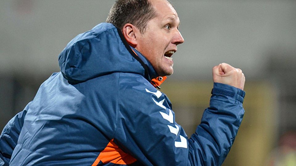 Geballte Freude: Fürth II-Trainer Ludwig \"Wiggerl\" Preis feiert die drei Punkte beim Gastspiel im Grünwalder Stadion überschwänglich. F: Leifer