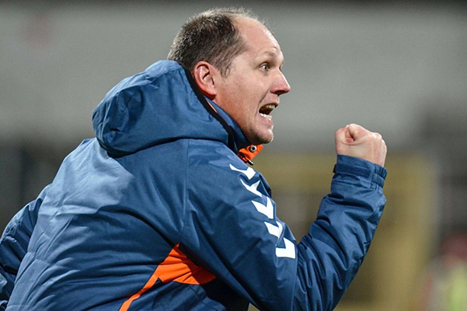 Geballte Freude: Fürth II-Trainer Ludwig \"Wiggerl\" Preis feiert die drei Punkte beim Gastspiel im Grünwalder Stadion überschwänglich. F: Leifer