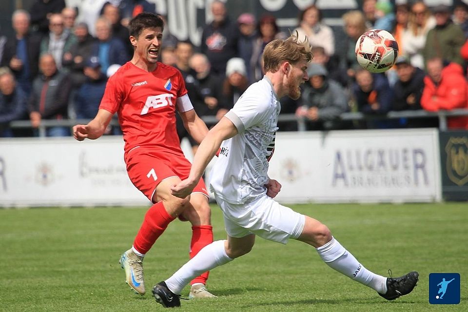 Zwar lag Kapitän Matthias Jocham mit dem TSV Kottern im Oberallgäuer Derby zwischenzeitlich vorne, am Ende holte Tobias Schmölz (rechts) mit dem 1. FC Sonthofen aber einen Punkt.