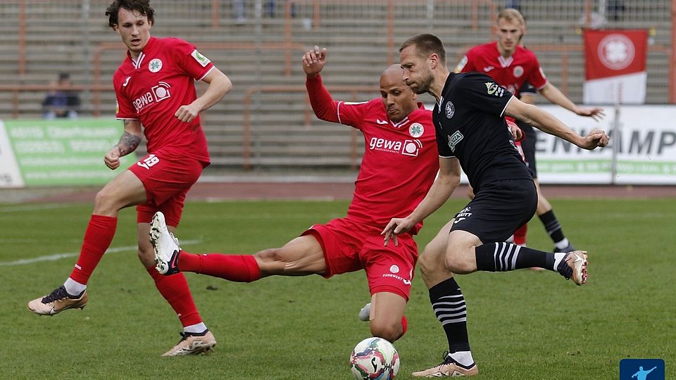 Wuppertal und RWO spielen weiter in der Regionalliga West. 
