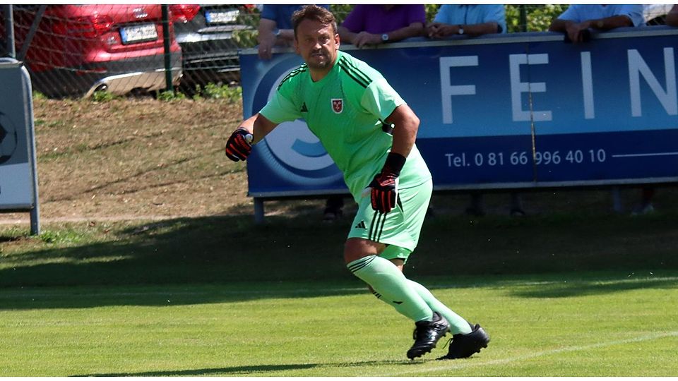 Nur anfangs ein wenig nervös: Aushilfskeeper Mensur Hamzagic hatte sich die Schulterklopfer nach der Bezirksliga-Partie redlich verdient.