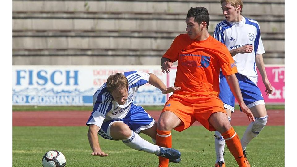 In der Verbandsliga früher beim SV Wiesbaden am Ball: Fabio Aires Silveira (r.). Archivfoto: rscp