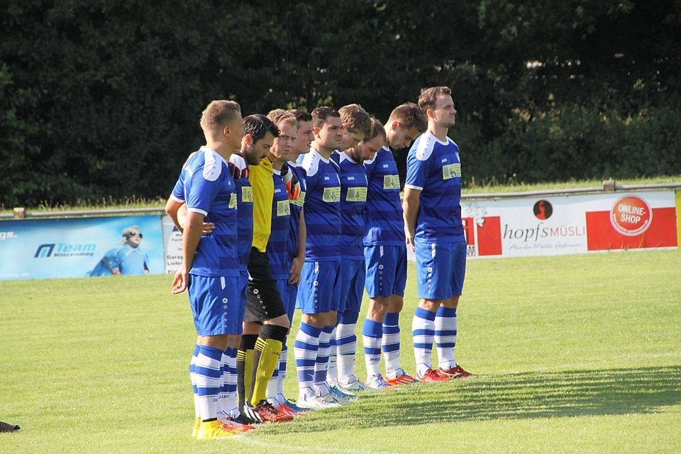 Die Spieler des TSV Müncingen rücken ganz eng zusammen. Foto: Widenmeyer