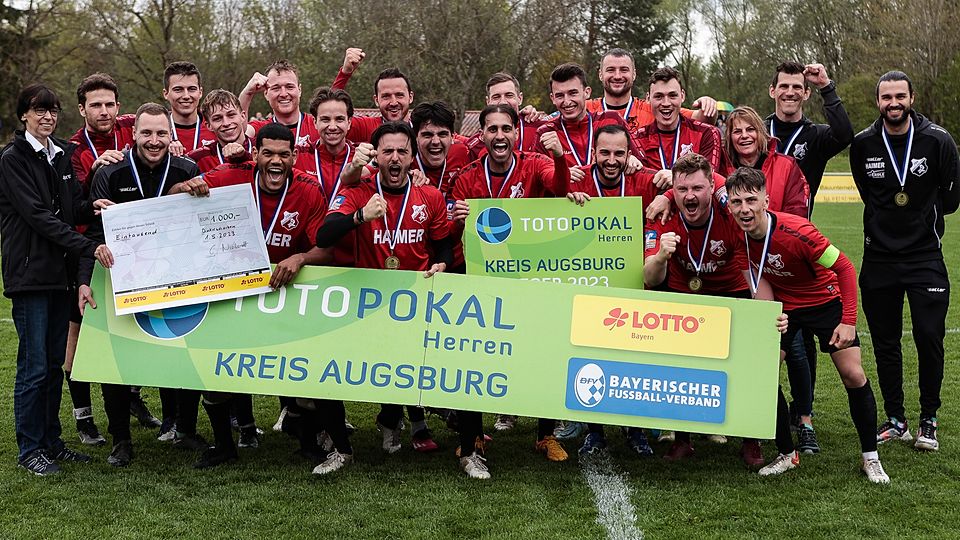Der TSV Aindling bejubelt den ersten Pokalsieg im Kreis Augsburg. Damit steht der Bezirksliga-Tabellenführer in der bayerischen Hauptrunde.