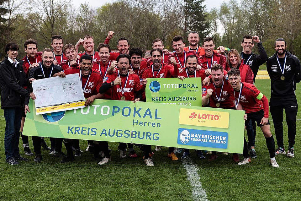 Der TSV Aindling bejubelt den ersten Pokalsieg im Kreis Augsburg. Damit steht der Bezirksliga-Tabellenführer in der bayerischen Hauptrunde.
