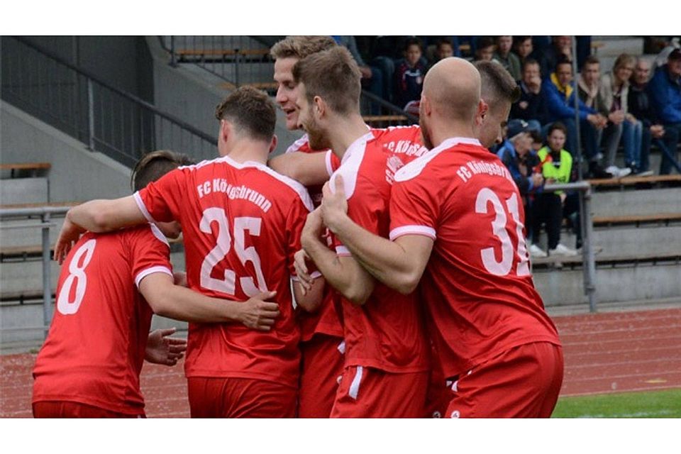 Jubeln durfte der FC Königsbrunn nach dem Lokalderby gegen Schwabegg. Ob die beiden Teams auch kommende Saison wieder in derselben Liga auflaufen, wird sich in zwei Wochen entscheiden. F.: Radloff