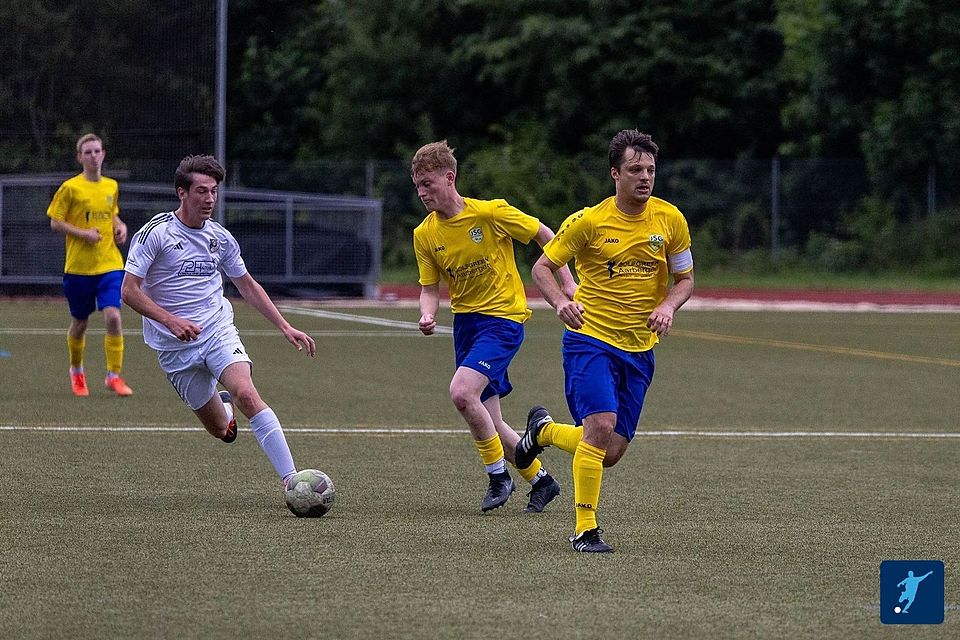 JSG Aarbergen (gelbe Trikots) geht für viele als Favorit in die Runde