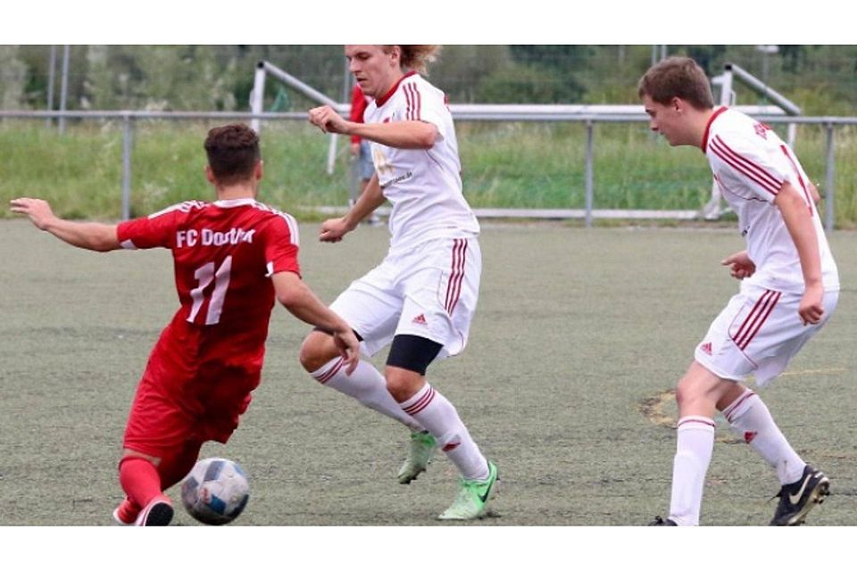 Der FC Dostluk (rotes Trikot) und der TSV Neukirch wollen in der neuen Saison gut mithalten können. Foto: alho