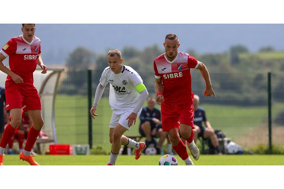 Freud oder Leid? Andreas Busik und der TSV Steinbach II spielen in der Fußball-Hessenliga erneut unentschieden. Dieses Mal gegen den Namensvetter SV Steinbach. Freud oder Leid? Andreas Busik und der TSV Steinbach II spielen in der Fußball-Hessenliga erneut unentschieden. Dieses Mal gegen den Namensvetter SV Steinbach. © Björn Franz