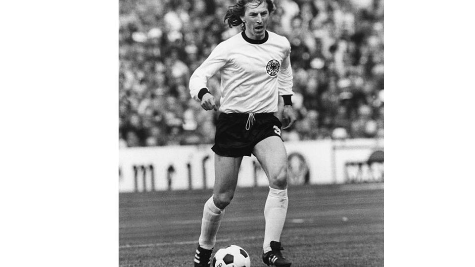 Am 7. Juli 1974, dem Tag seines 30. Geburtstags, wurde der Wiesbadener Jürgen Grabowski mit der deutschen Elf Weltmeister – am Freitag steigt in Biebrich das Spiel in Gedenken an „Grabi“.  	Archivfoto: dpa