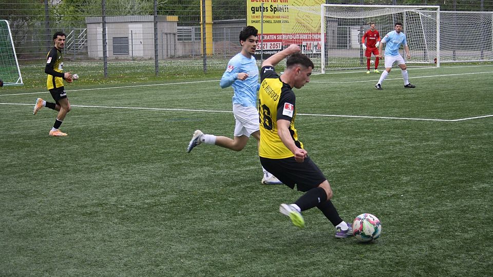 Nur nahe dran reicht nicht: Stepan Hobrei (vorne) und der SC Herford konnten ihre Überlegenheit gegen den SV Avenwedde nicht zu einem Torerfolg nutzen.