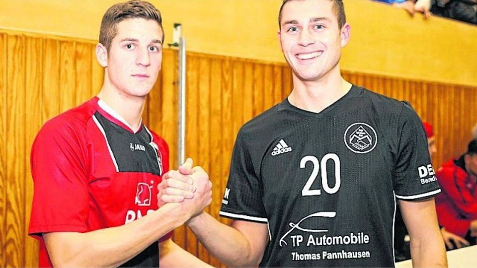 Familienduell: Lorenz Klee (links) traf beim Hallencup mit dem FC Wegberg-Beeck auf seinen Bruder Lukas und die SG Union Würm-Lindern.