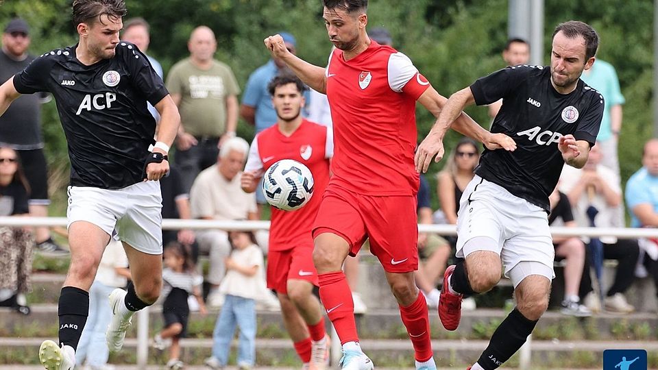 Mit Fatjon Celani (Mitte) verliert Türkgücü München seinen Topangreifer. Der 34-Jährige hat sich im Winter dem FC Kempten angeschlossen.