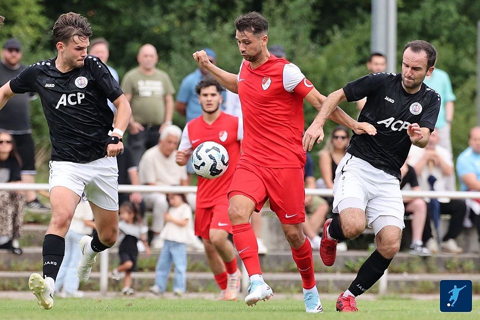 Mit Fatjon Celani (Mitte) verliert Türkgücü München seinen Topangreifer. Der 34-Jährige hat sich im Winter dem FC Kempten angeschlossen.