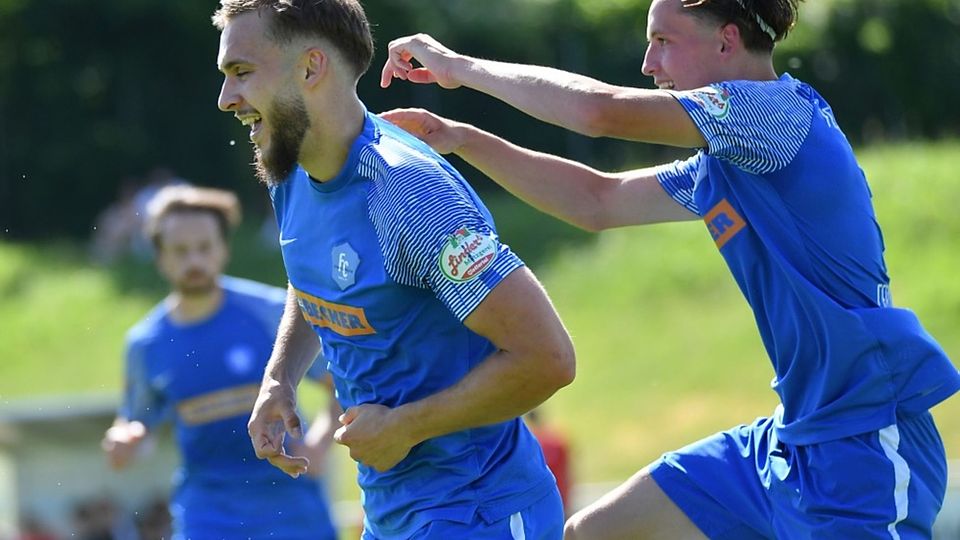 Nikita Ebel (links) war in der vergangenen Saison der Top-Torjäger des FC Denzlingen. 
