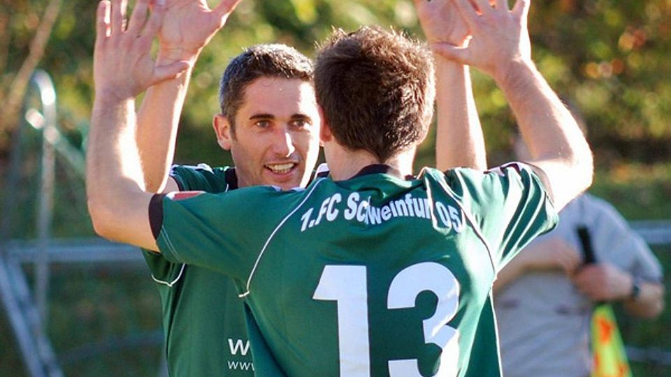 Stefan Seufert und Florian Gräf feiern den Regionalliga-Aufstieg mit dem 1. FC Schweinfurt 05. F: Horling
