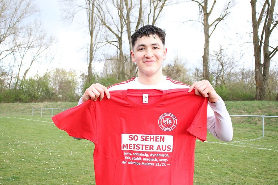 Der Jubel der FTS 2 im April 2022 nach dem Sieg und der Kreisklassen-Meisterschaft bei Türkiyemspor