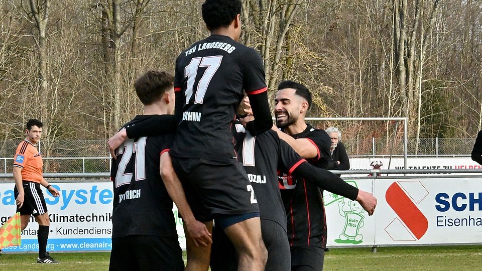 So geht Landsberger Jubel: Ünal Tosun (r.) und Fares Ibrahim