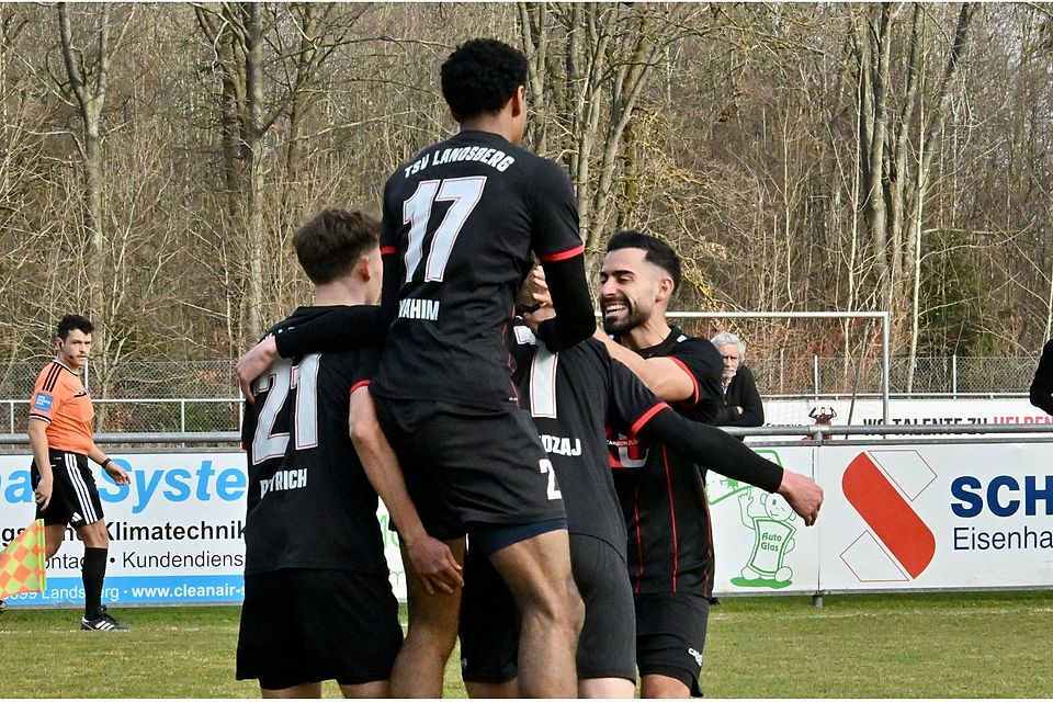 So geht Landsberger Jubel: Ünal Tosun (r.) und Fares Ibrahim