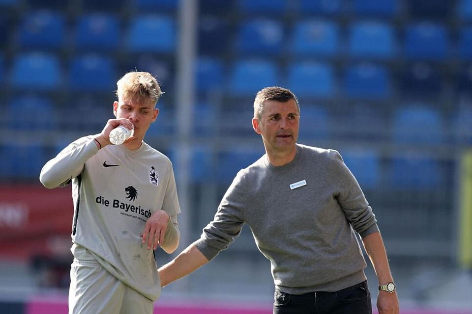 Trainer Michael Köllner (re.) kann gegen Havelse wieder mit Abwehrjuwel Leandro Morgalla (li.) planen. Trainer Michael Köllner (re.) kann gegen Havelse wieder mit Abwehrjuwel Leandro Morgalla (li.) planen.