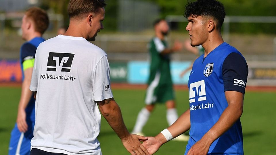 Luchste Konstantin Fries einen Elfmeter ab: Neuzugang Kevin Giessler (rechts), hier mit Trainer Sascha Schröder
