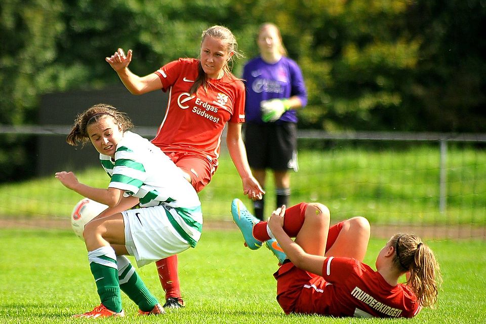 Der VfL MUnderkingen (rot) spielt gegen das Schlusslicht. SZ-Foto: mas