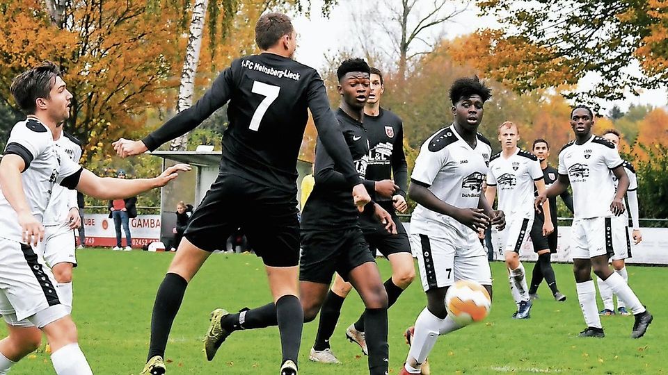So war’s in der vergangenen Saison: Nun treffen Rheinland Dremmen und der 1. FC Heinsberg-Lieck (in Schwarz) wieder aufeinander.