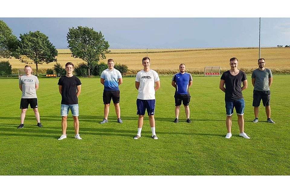 V. l. n. r.: 1. Abteilungsleiter Felix Rosenhagen, Lukas Fleischer, Kevin Landmann, Paul Mißlbeck, Trainer Daniel Maaske, Matthias Schöberl und 2. Abteilungsleiter Christoph Neumann. V. l. n. r.: 1. Abteilungsleiter Felix Rosenhagen, Lukas Fleischer, Kevin Landmann, Paul Mißlbeck, Trainer Daniel Maaske, Matthias Schöberl und 2. Abteilungsleiter Christoph Neumann.