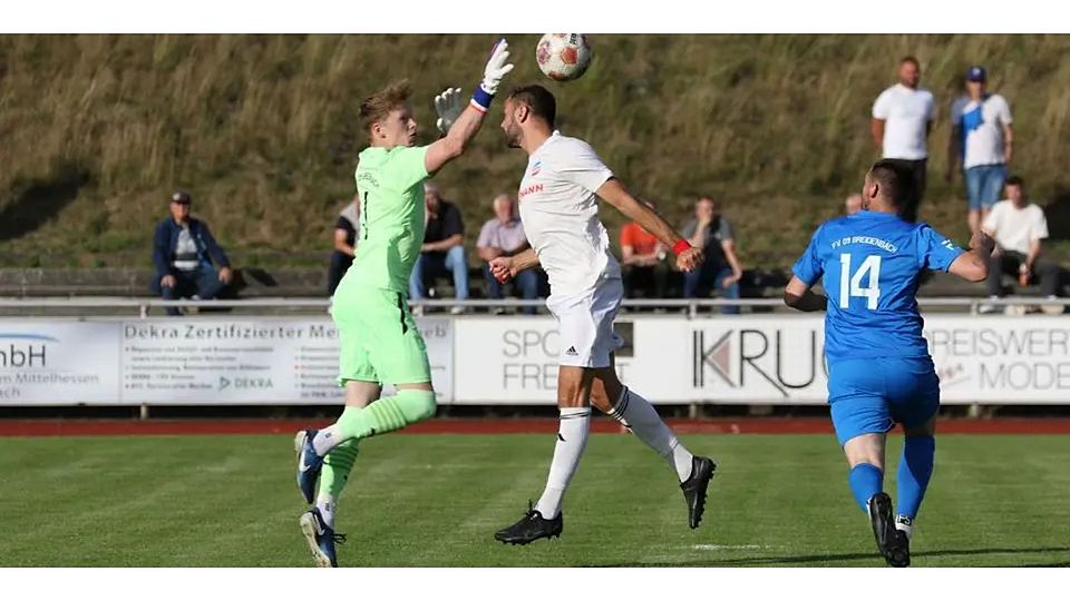 Breidenbachs Keeper Ludwig Klein (l.) hielt für seinen Mannen lange, aber nicht lange genug einen Punkt fest. (Archivfoto) © Jens Schmidt